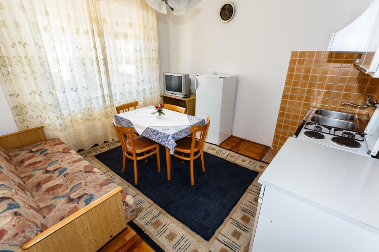 Apartmani Jelica Кърк Екстериор снимка