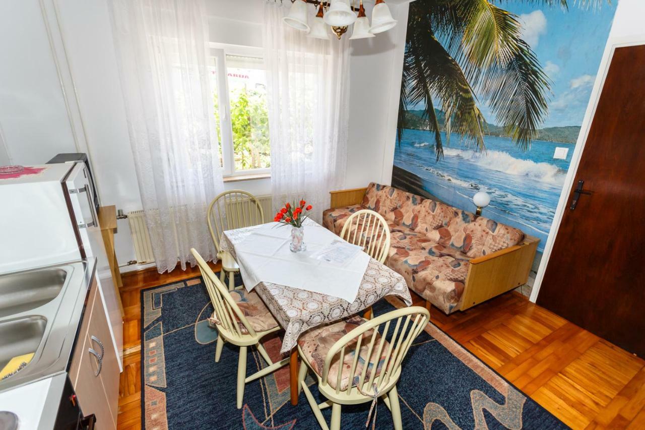 Apartmani Jelica Кърк Екстериор снимка