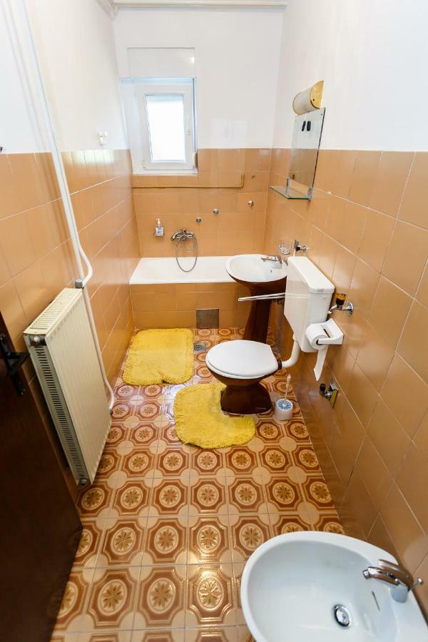 Apartmani Jelica Кърк Екстериор снимка