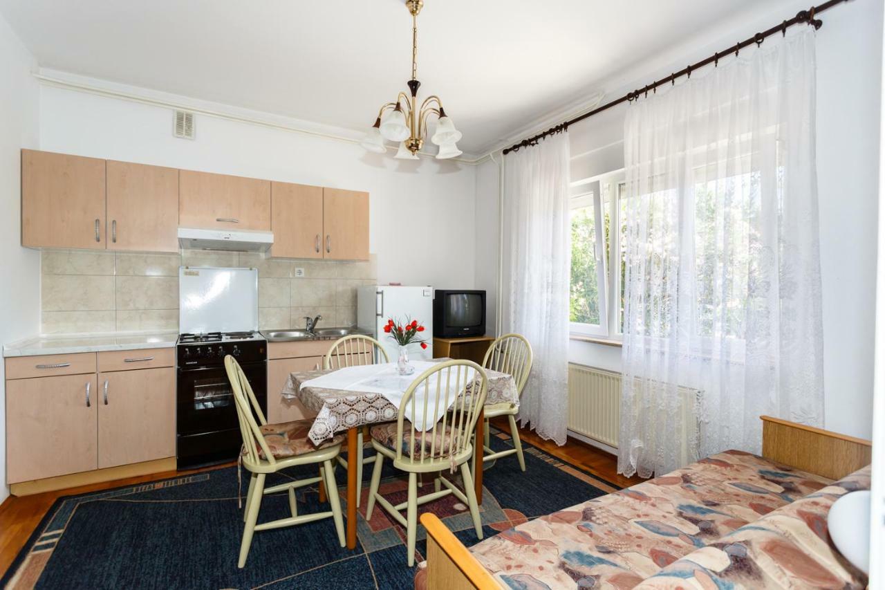 Apartmani Jelica Кърк Екстериор снимка